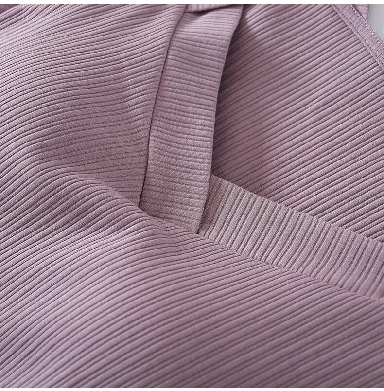 Camiseta corta de cuello en V con sujetador incorporado de algodón