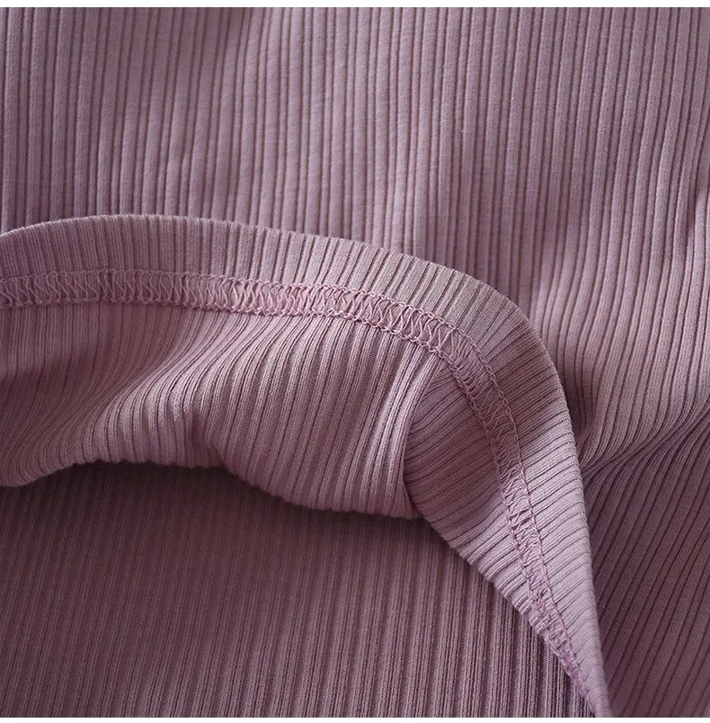 Camiseta corta de cuello en V con sujetador incorporado de algodón