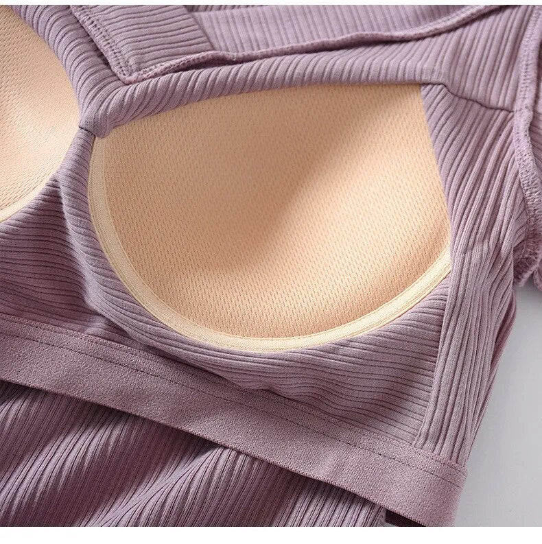 Camiseta corta de cuello en V con sujetador incorporado de algodón