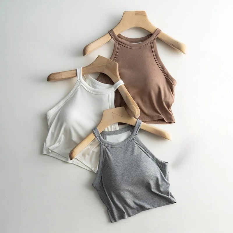 Camiseta corta con cuello halter y sujetador incorporado