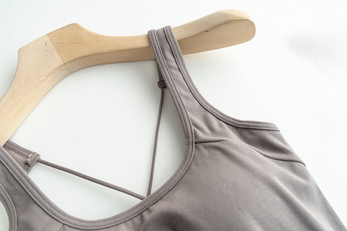 Top deportivo con sujetador incorporado y espalda cruzada de algodón