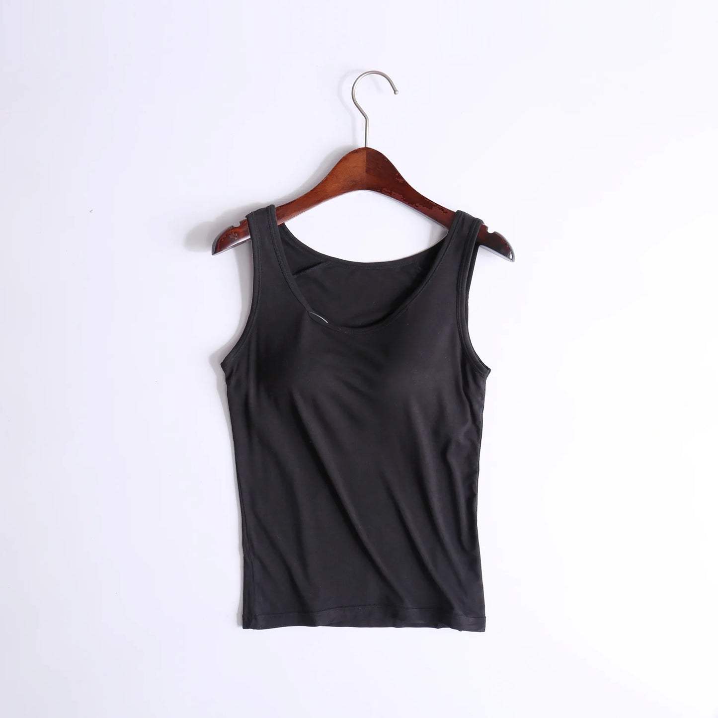 Camiseta con sujetador incorporado. Relleno superior. Sujetador incorporado. Tallas grandes disponibles.
