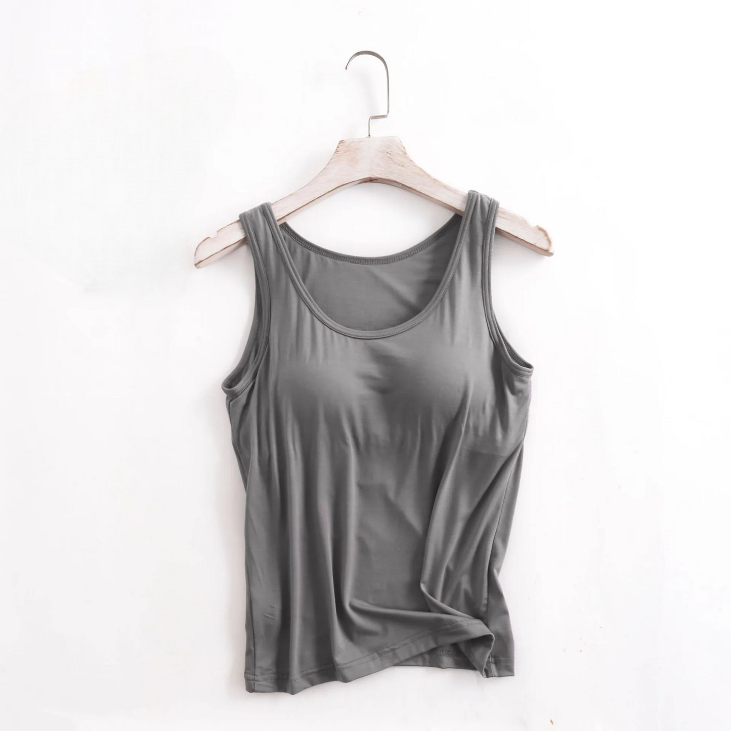 Camiseta con sujetador incorporado. Relleno superior. Sujetador incorporado. Tallas grandes disponibles.