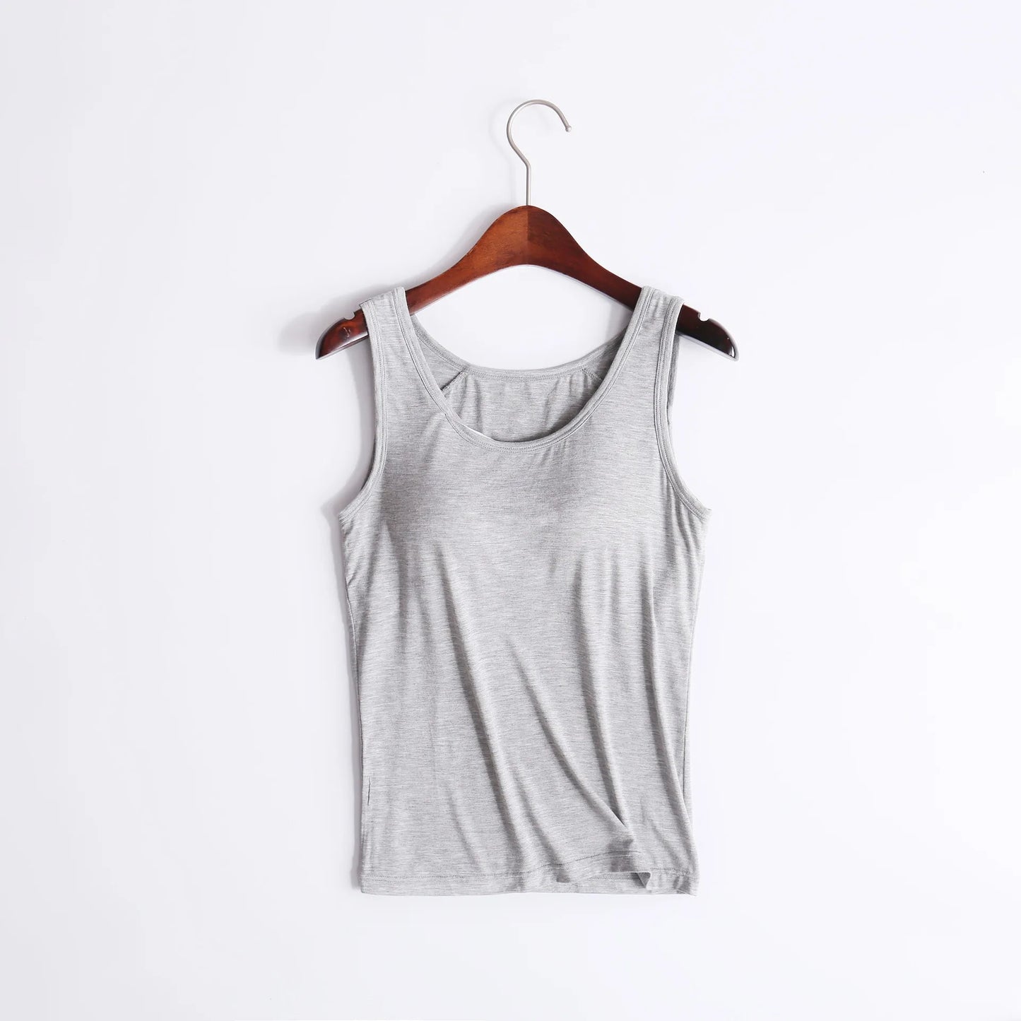 Camiseta con sujetador incorporado. Relleno superior. Sujetador incorporado. Tallas grandes disponibles.