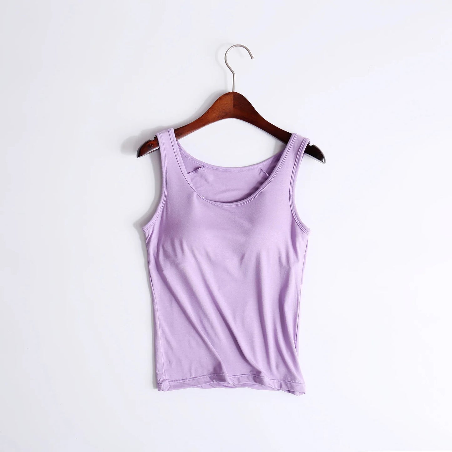 Camiseta con sujetador incorporado. Relleno superior. Sujetador incorporado. Tallas grandes disponibles.