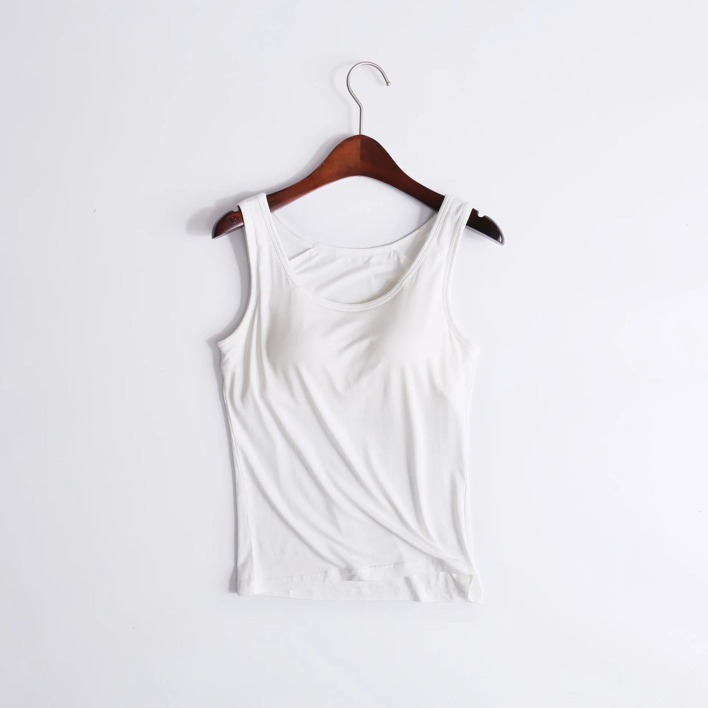 Camiseta con sujetador incorporado. Relleno superior. Sujetador incorporado. Tallas grandes disponibles.