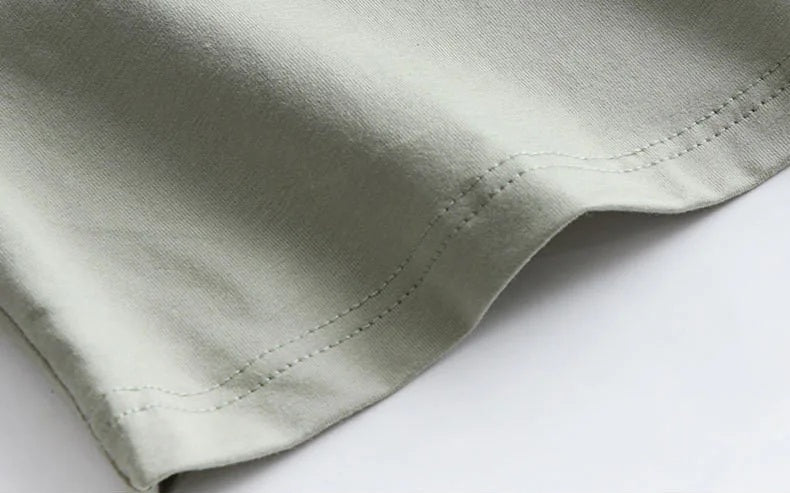 Top corto con tirantes finos y sujetador incorporado
